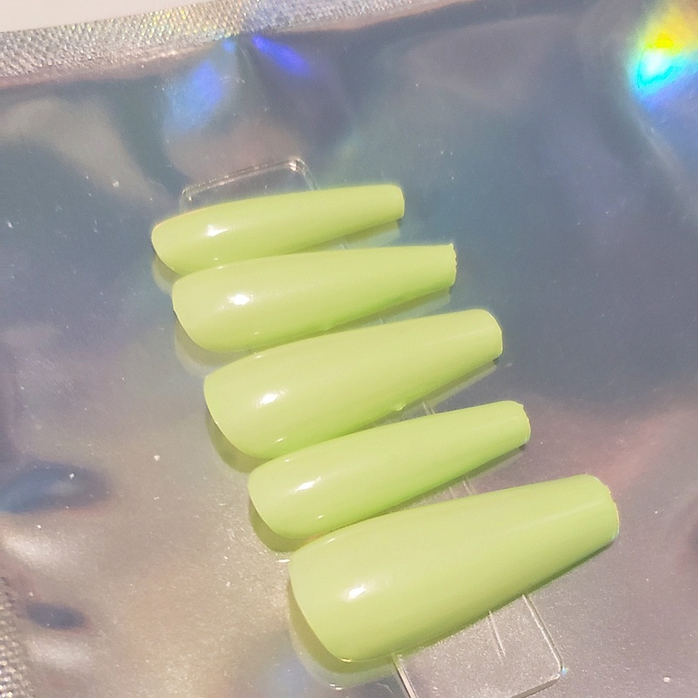 BUY ONE GET ONE FREE❗️Light Green Press Ons 💚